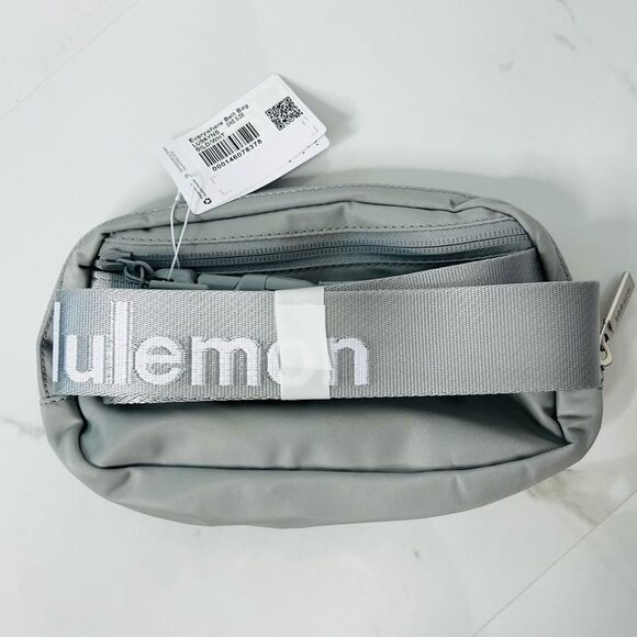 Lululemon Silver Drop Gray Everywhere Belt Bag NWT - Picture 4 of 13